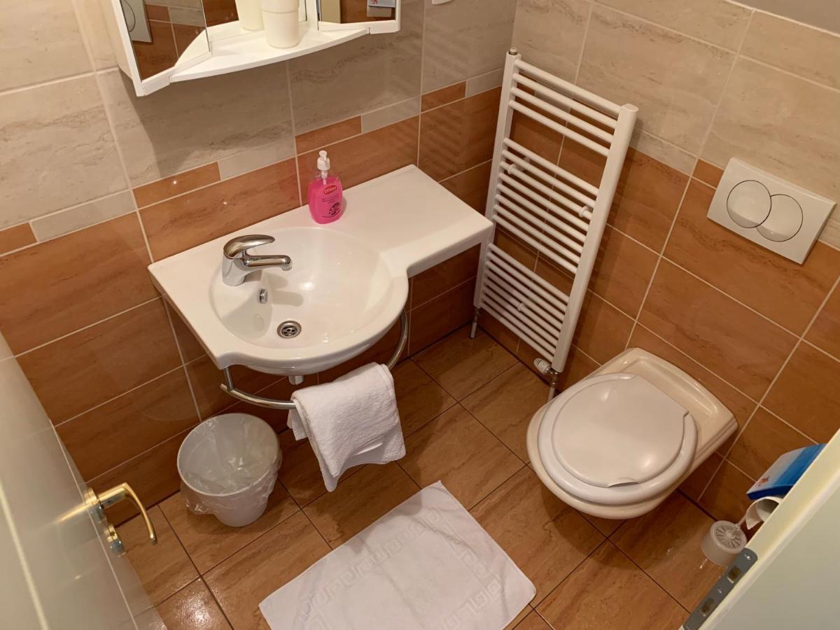 Hotel Vinarija Zlatar Esterno foto