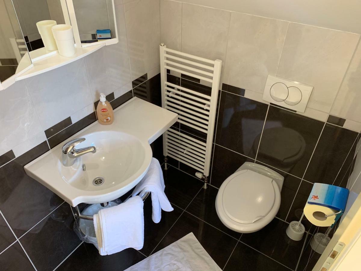 Hotel Vinarija Zlatar Esterno foto