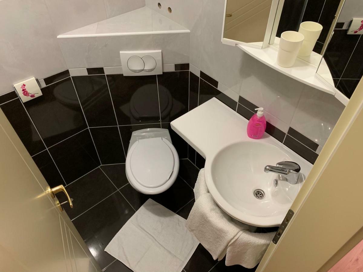 Hotel Vinarija Zlatar Esterno foto