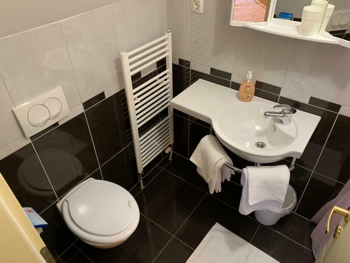 Hotel Vinarija Zlatar Esterno foto