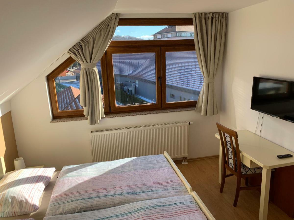 Hotel Vinarija Zlatar Esterno foto