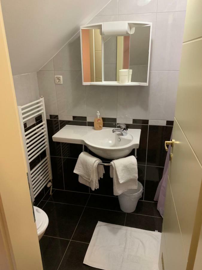 Hotel Vinarija Zlatar Esterno foto