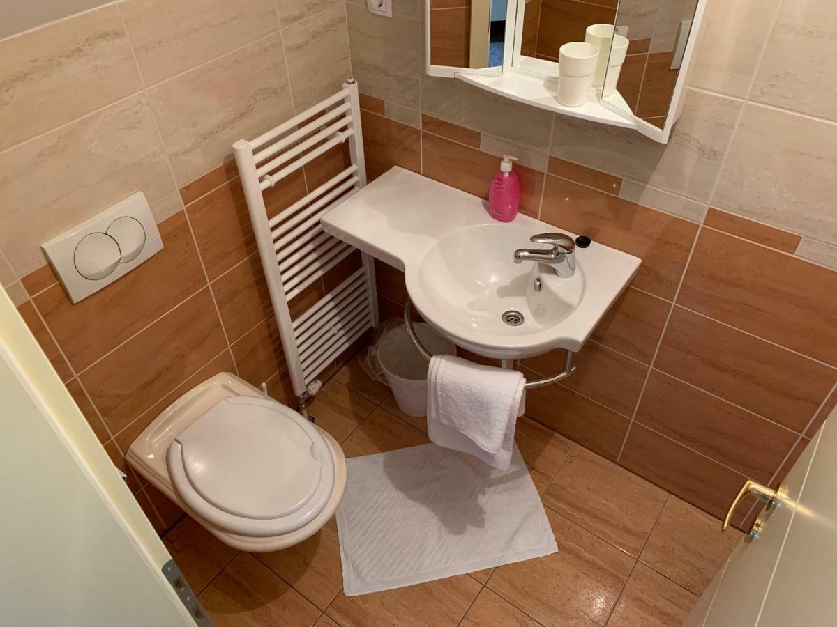 Hotel Vinarija Zlatar Esterno foto